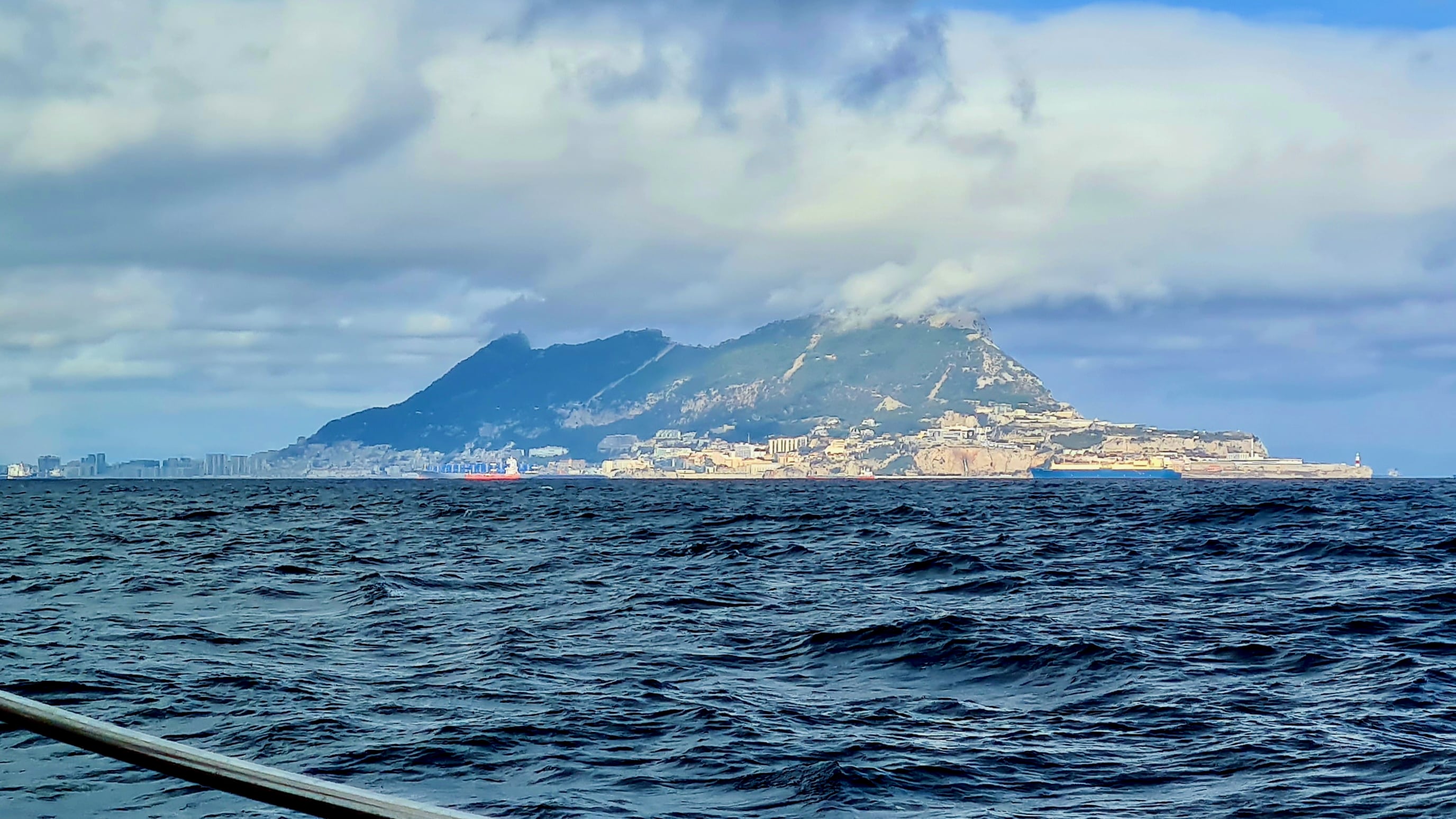 The Rock von See aus gesehen